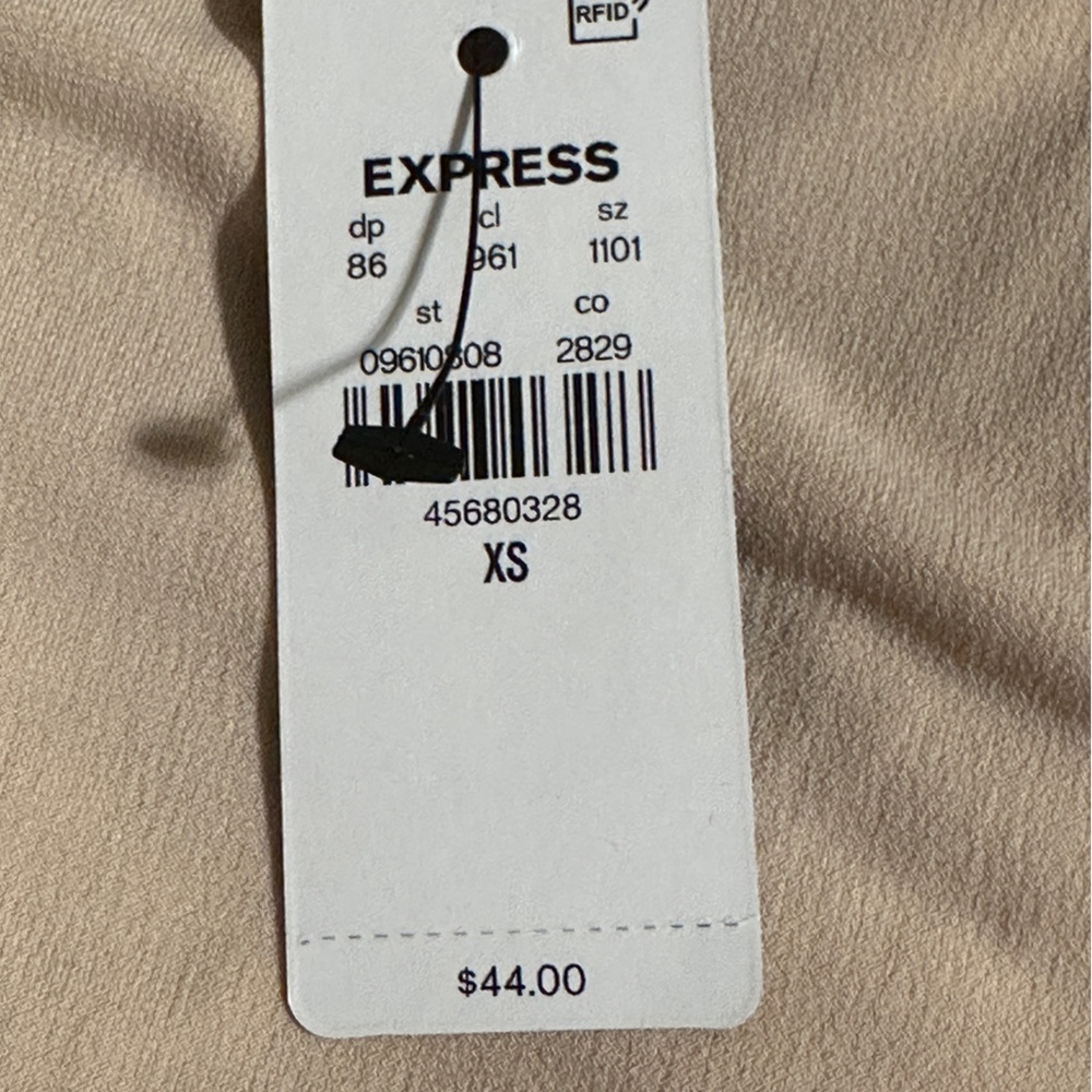 NWT Express blouse. - Picture 4 of 8